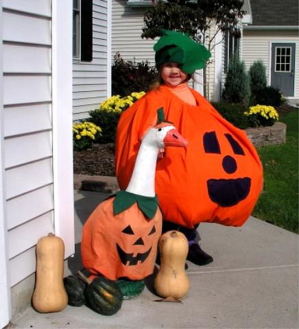Great Pumpkins! Bethan visits Jesse the Goose and ready to Trick or Treat