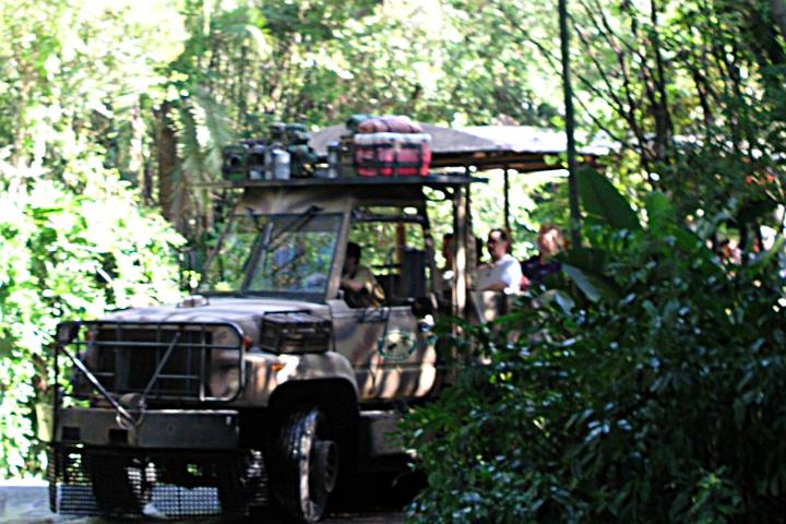 A Safari truck