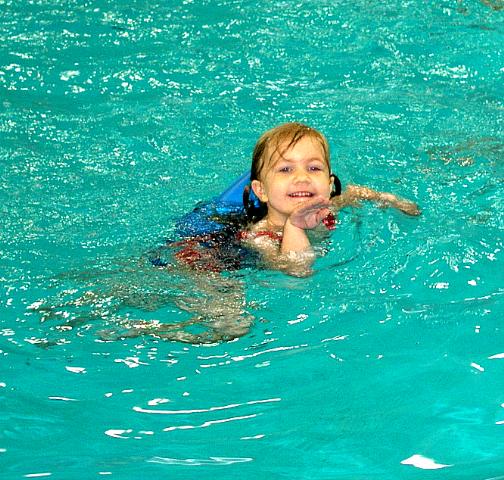 Bethan give Daddy the "HI sign" during swim lessons