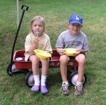 Bethan and Eli enjoying some ice cream