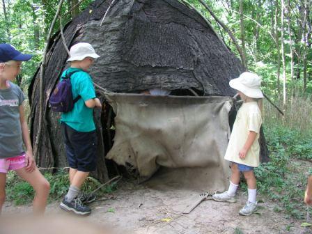 Jeffery and Bethan hold Ron captive in hut and Laura with Thomas