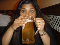 Dee's beer alsmost beats her!