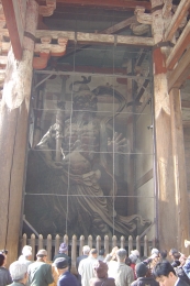 Wooden statue at Nandai-Mon