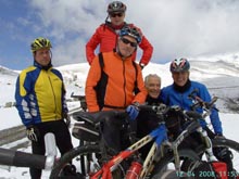 El grup a la collada alta de Medianel