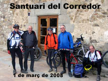 El grup davant el Santuari del Corredor