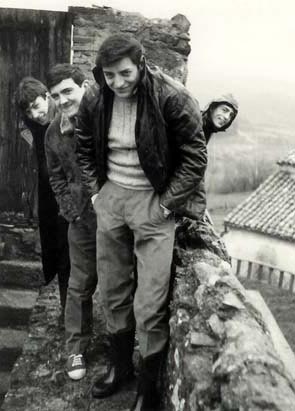 El Llu�s, el Manel, el Quimet i el Ramon al castell de Brunyola (Setmana Santa de l'any 1969)