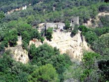 El castell de Montcl�s vist des d'el cam� de l'Ermita de Santa Magdalena