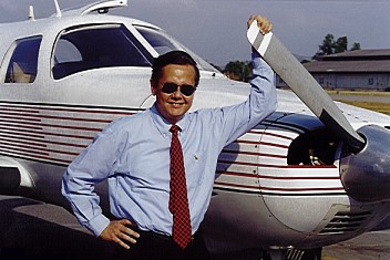 LM with his Piper Malibu 