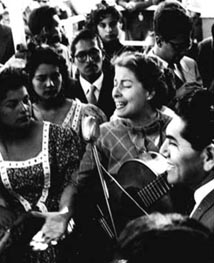 Nos canta... "La Flor de la Canela"