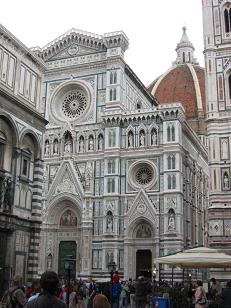 Front of church with baptistery barely visible on the left and the bell tower barely visible on the right.&nbsp; These two things and the dome make this site a Duomo.