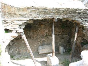 Possible site of a former prison.&nbsp; It was also used as a cistern among other things.&nbsp; Only tradition links this specific site to Paul. 