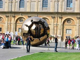 I'm not really sure what this gold ball looking thing was, but it looked pretty cool.&nbsp; It was in the courtyard of the Vatican museums