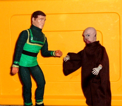 Here Mego REM rescues the alien just like in the episode