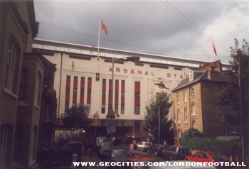 Het stadion gezien vanuit Conewood Street.