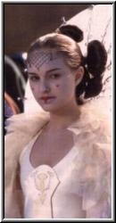 La Reina Amidala de Naboo en su trono