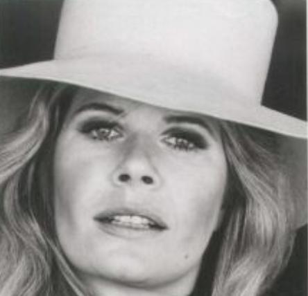 Strike a pose! Nice tophat!