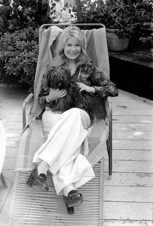 LOVE 70's Fashion (especially those shoes)!