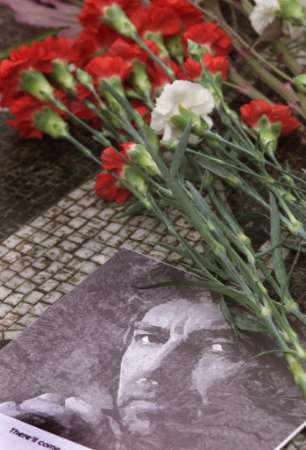 Flowers left for George at Strawberry Fields, the memorial in New York's Central Park. (Reuters photo from Yahoo news)