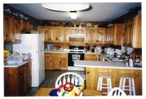 Vacation2003CabinKitchen (11848 bytes)