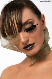 Annie Fraterne-Adas - Make up & Hair - Maquilleuse Marseille - Le maquillage : Mettre en valeur une personne, une fa�on de se lib�rer, de s�ext�rioriser par la transformation, des astuces � conna�tre. Je mets mon savoir-faire � votre disposition.