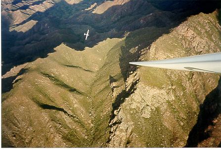 Entre quebradas.jpg (40096 bytes)