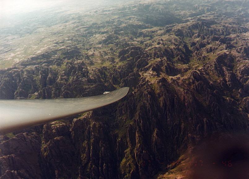 Gigantes.jpg (78498 bytes)