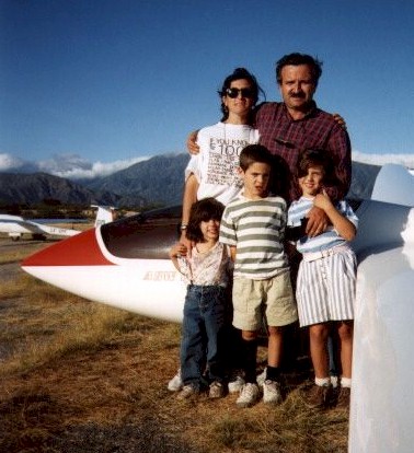 Mi_Familia.jpg (51000 bytes)