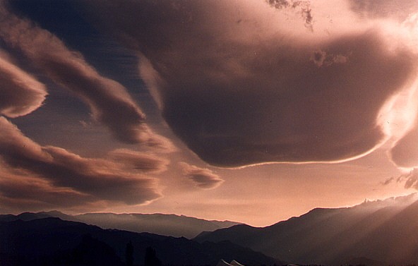 Nubes de Onda.jpg (41046 bytes)