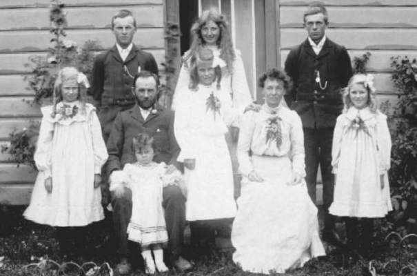 Moore family at Te Kapa about 1900