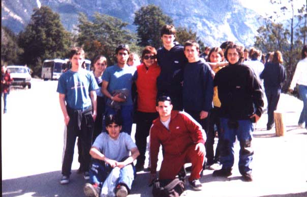 muchachos.JPG (44518 bytes)
