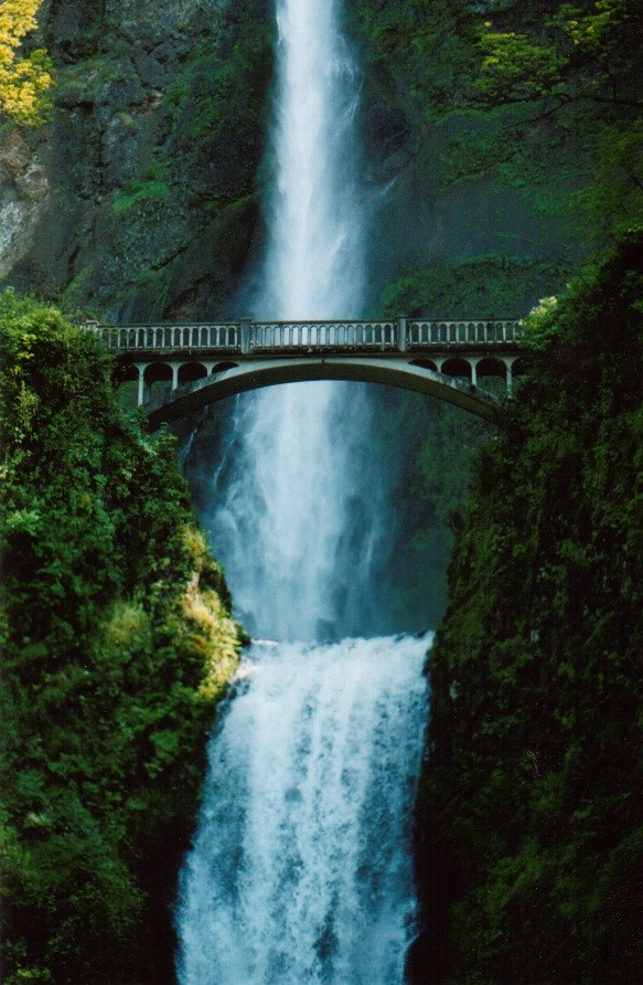 looks like the bridge at Rivendell