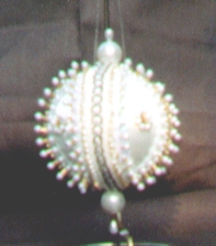 white-gold x-mas.jpg (51031 bytes)
