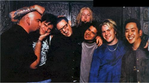 Chester y Joe con Adema cuando salieron en The way you like it.