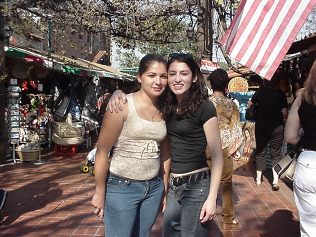 i can't tell they're sisters&nbsp; =\