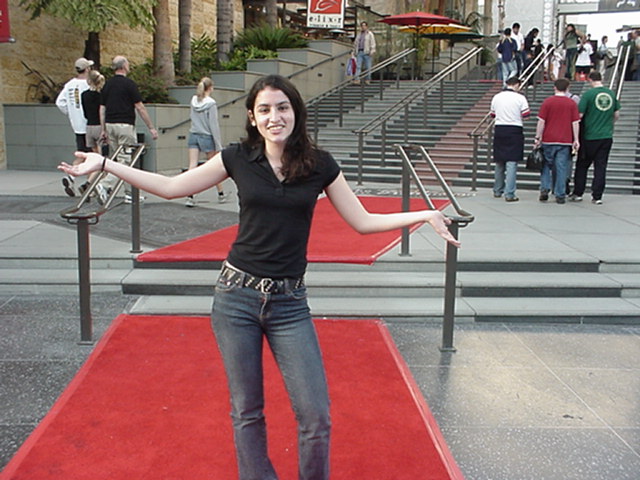 oooh noo, the red carpet&nbsp; =P&nbsp; i'm so jealous *_*.. tell me brenda has a thing with outstretched arms&nbsp; (dun hurt me!!)