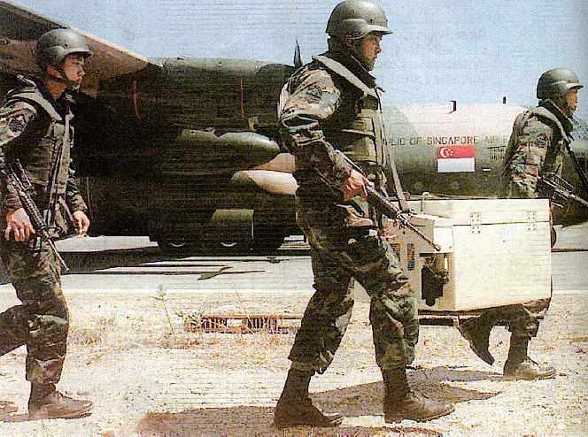 saf_medical_team_in_timor.jpg (174110 bytes)