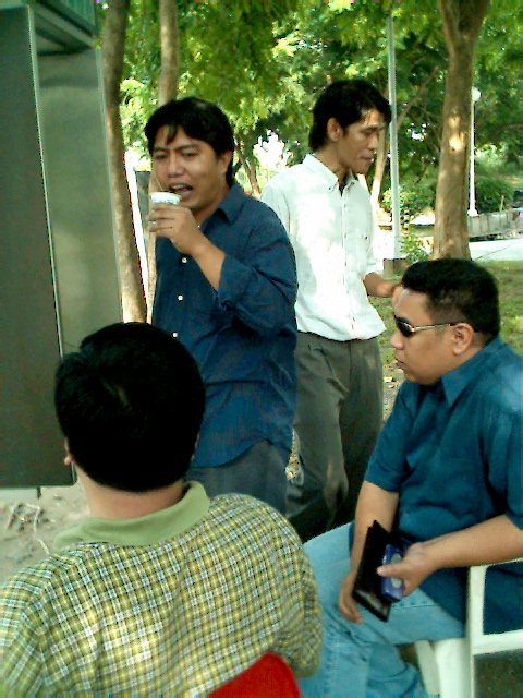 In the middle of the mass, sabi ni Dennis gutom na raw cya kaya nagyaya magmerienda