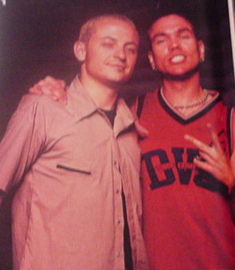Chester Bennington with set invader, Mawk of (hed)planet earth
