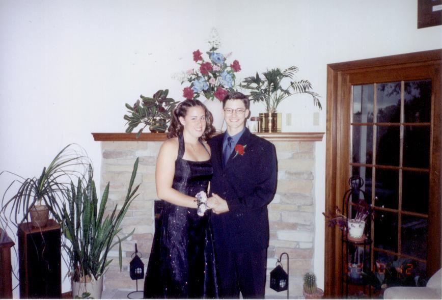 Aww! Such a cute couple!