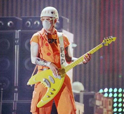 Adam durante il POP MART TOUR