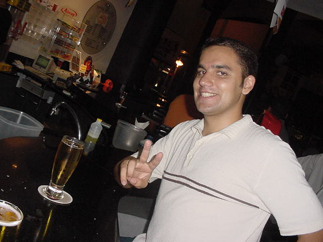 Eu tomando um chopp no Aeroclube.