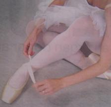 Lucinda tying up her pointe shoes