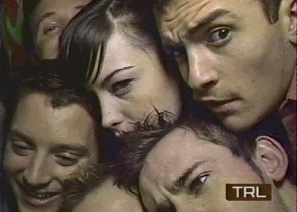 awwwww so cuuute!! the lotr cast squished into the trl cam booth