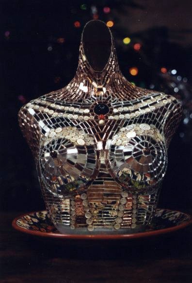 BUSTE en miroirs et boutons. 