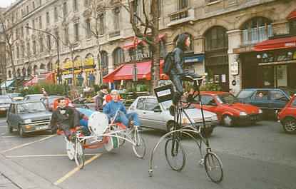 Paris bike commuters