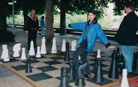 Jurg and I try to play chess, Glenda tries to pose
