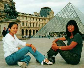 Lyn & Agnes at the Louvre