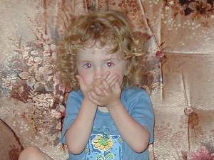 bethkiss.jpg (16651 bytes)