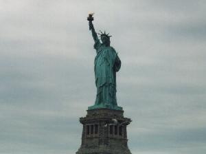 statue.jpg (5117 bytes)