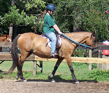 Lindsey aaand Maja ride during a lesson